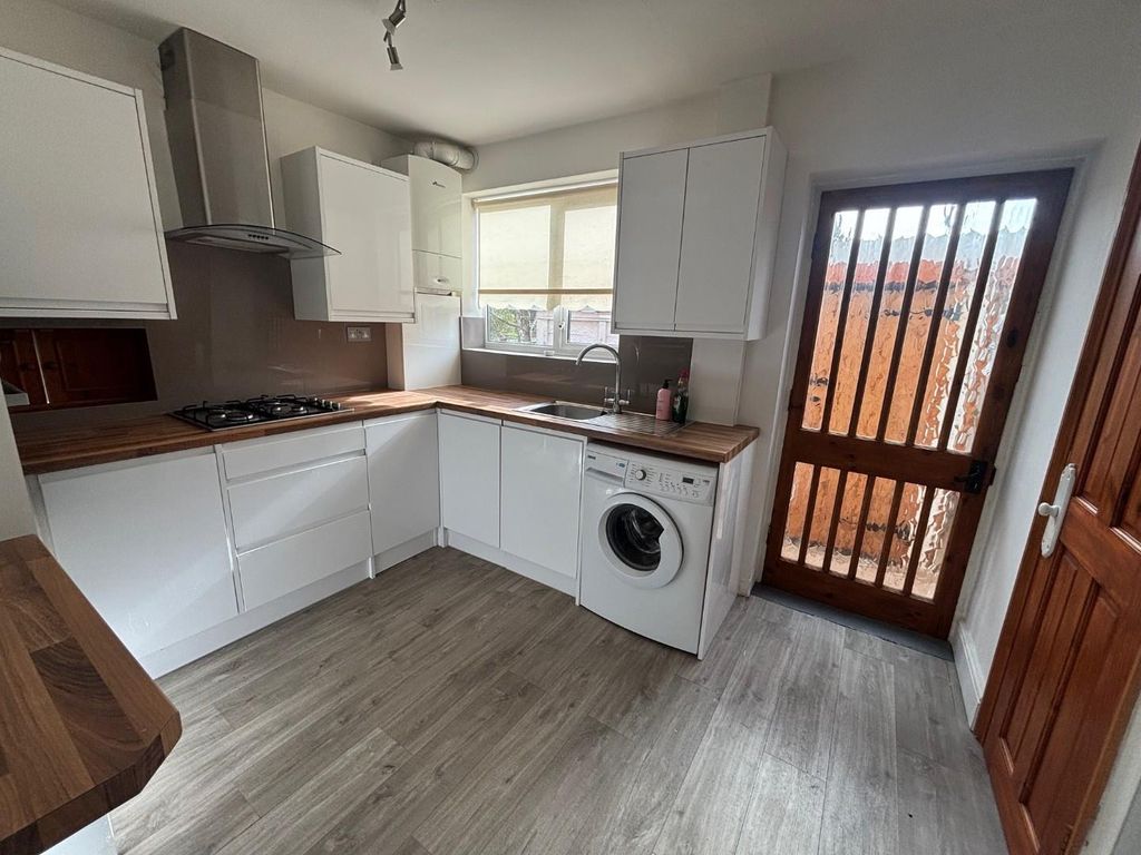 Property photo 3 of 20 Kitchen 1.Jpg