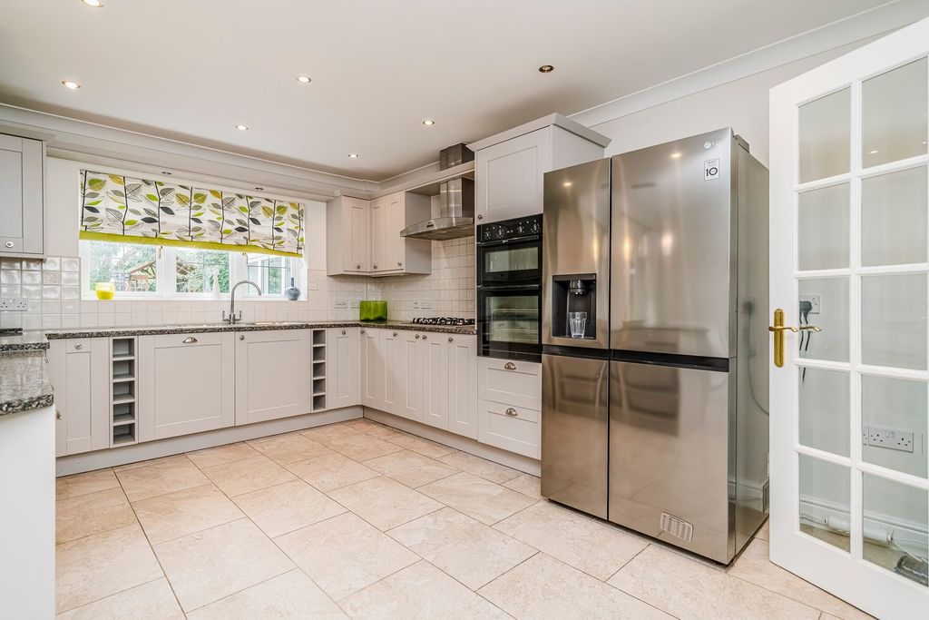 Property photo 3 of 68