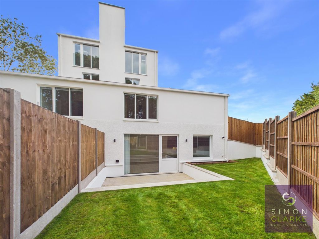 Property photo 1 of 18 Cam05425G0-Pr0170-Still028.Jpg