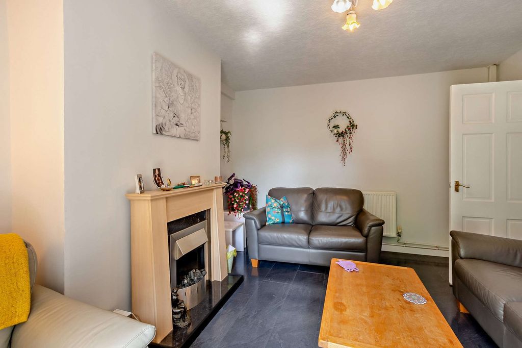 Property photo 3 of 27
