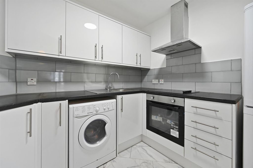 Property photo 3 of 8 Rclr- 59 Bryons Mews- Kitchen 3 (1).Jpg