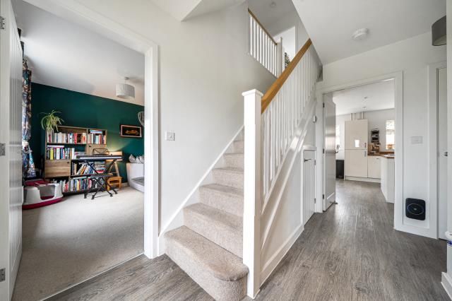 Property photo 3 of 21 Entrance Hall