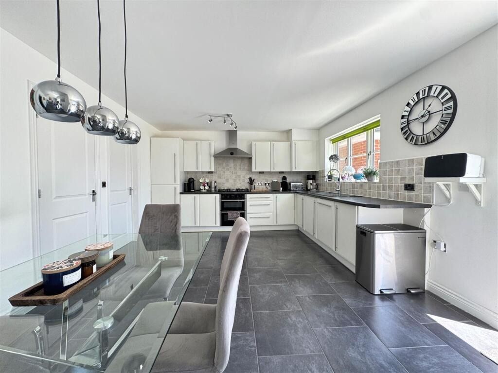 Property photo 3 of 21 4391252