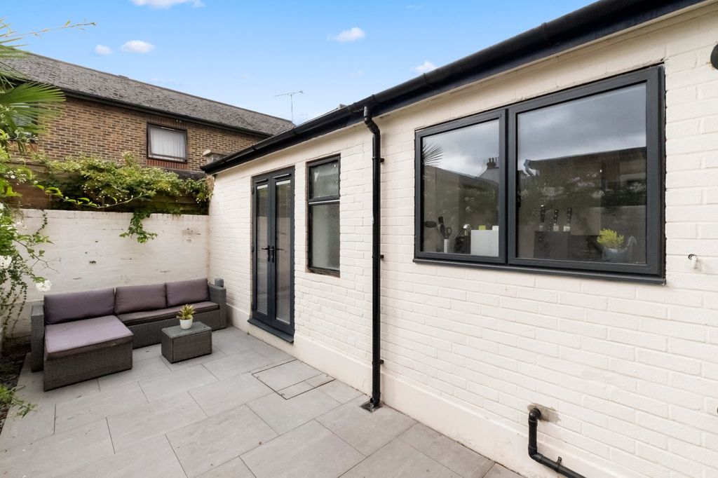 Property photo 2 of 19