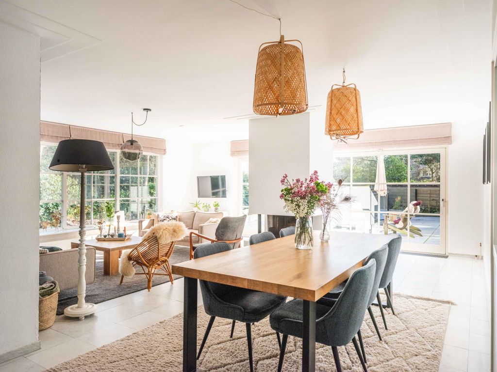 Property photo 3 of 49