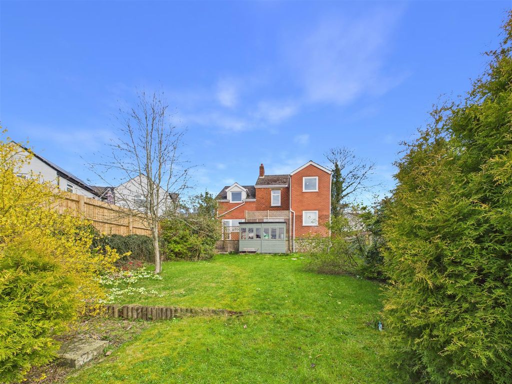 Property photo 2 of 34