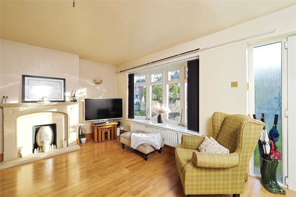 Property photo 3 of 22 Lounge