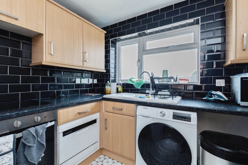 Property photo 2 of 10 Kitchen