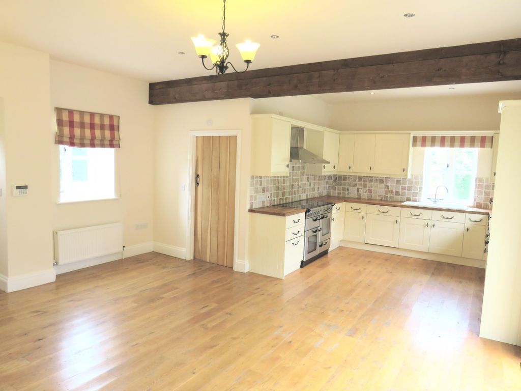 Property photo 2 of 17 Kitchen
