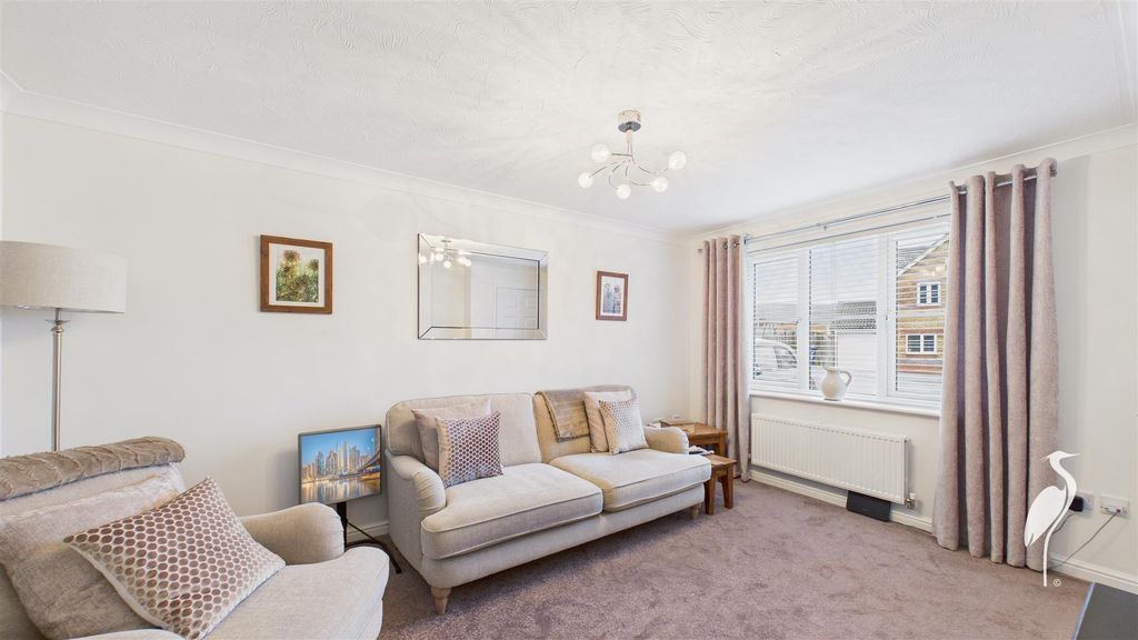 Property photo 2 of 18 Lounge