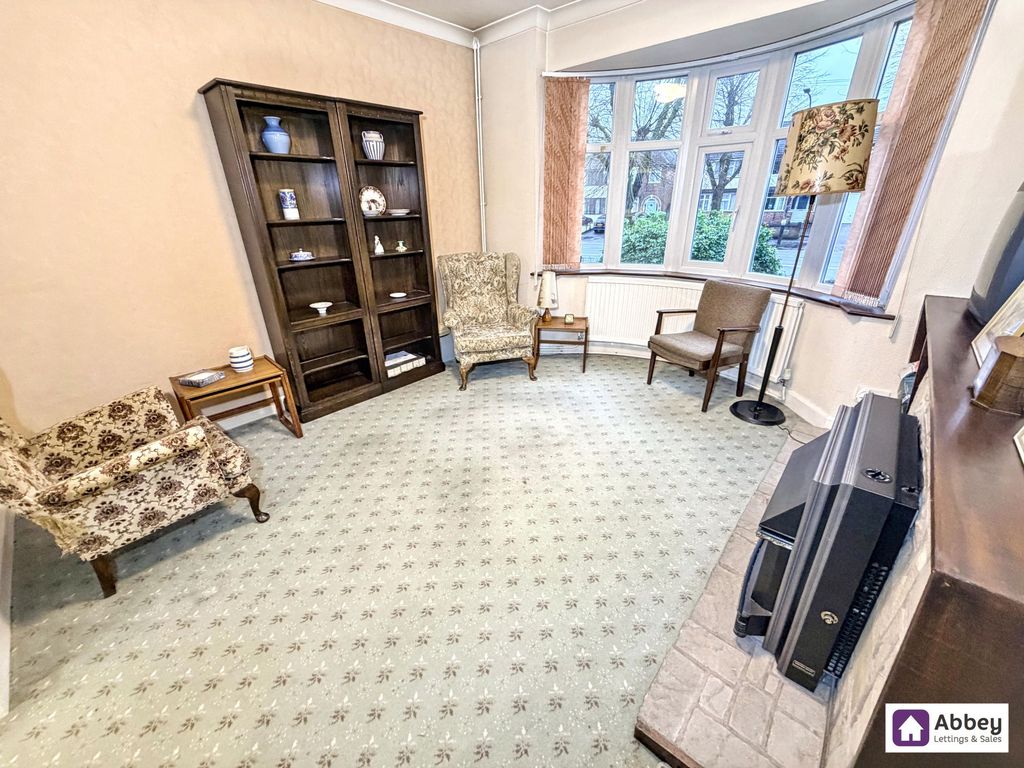 Property photo 2 of 15 Lounge