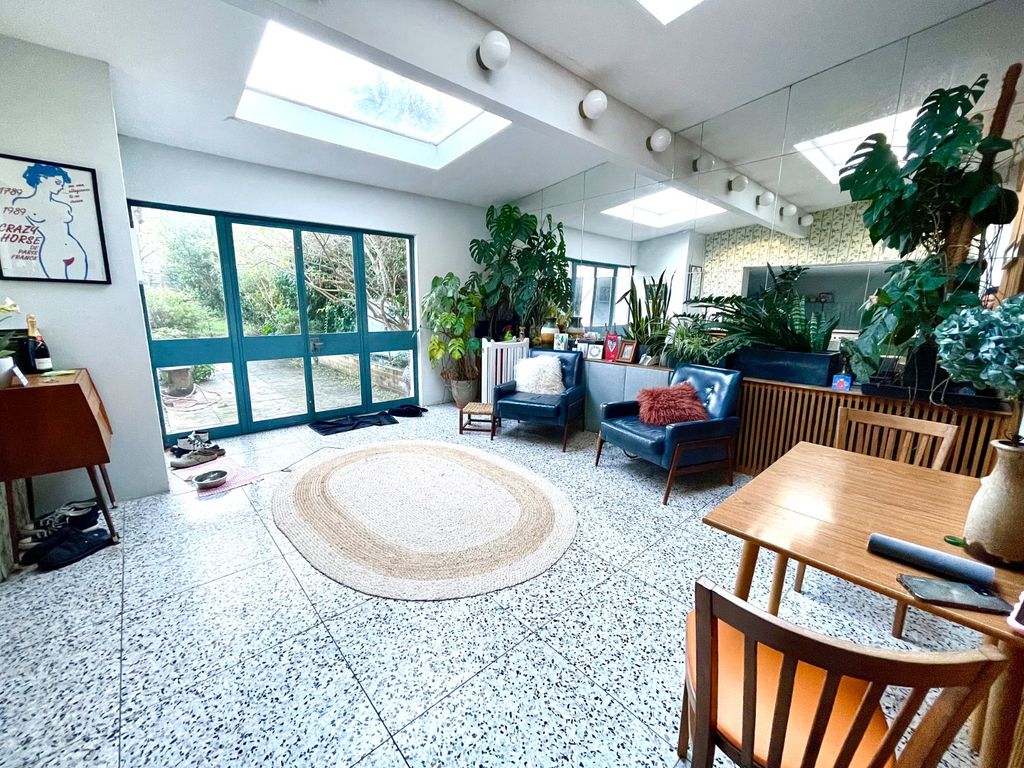 Property photo 3 of 16 Picture 3