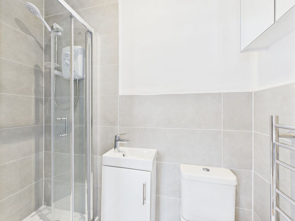 Property photo 2 of 8 Private Ensuite