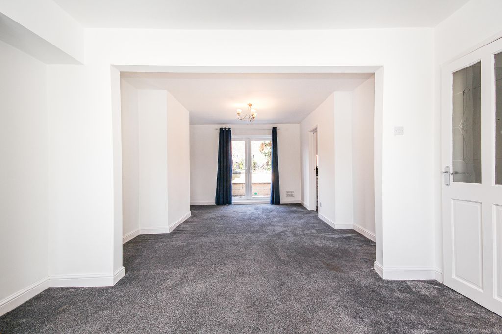 Property photo 3 of 14 Img_3852