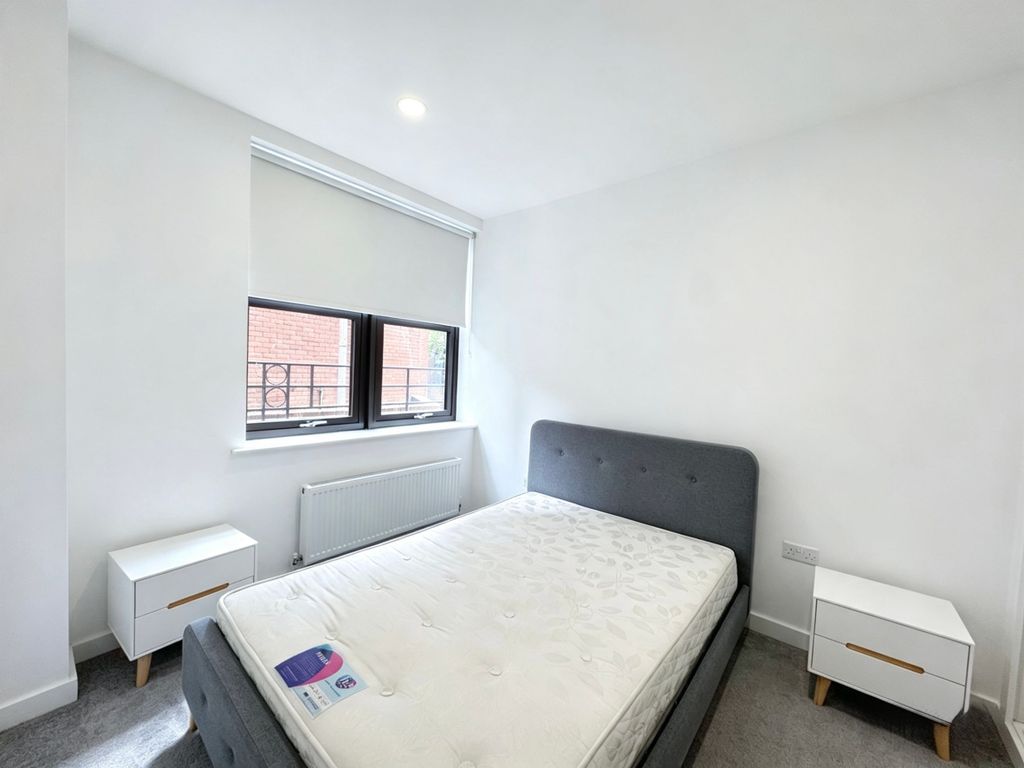 Property photo 3 of 7 3 Darwin - Bed 1