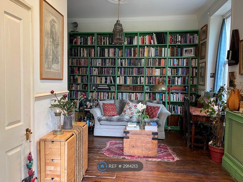 Property photo 1 of 12 Living Room