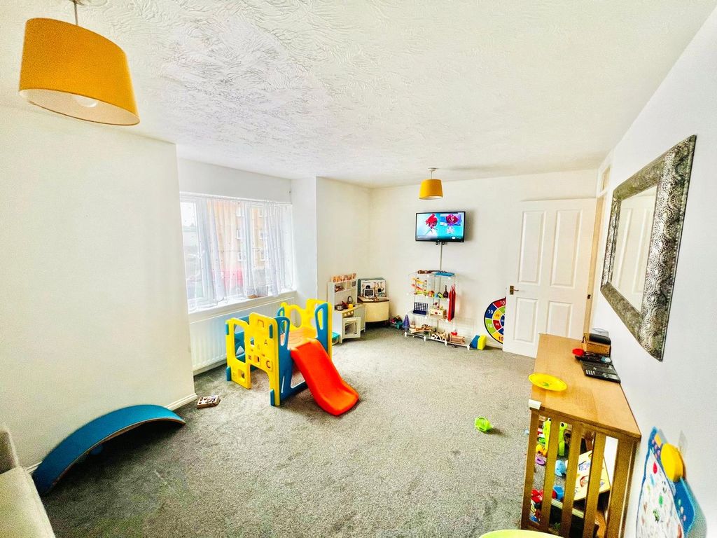 Property photo 3 of 8 Picture No. 05