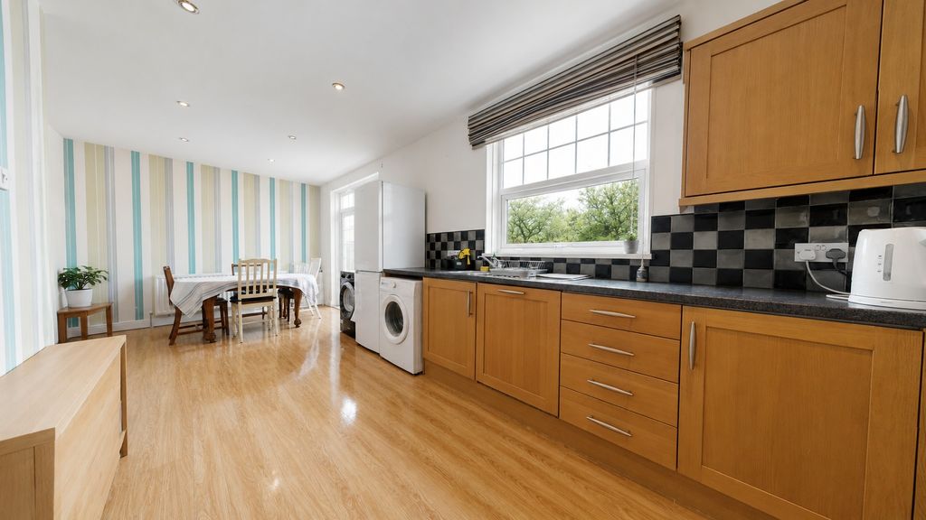 Property photo 2 of 17 5068493