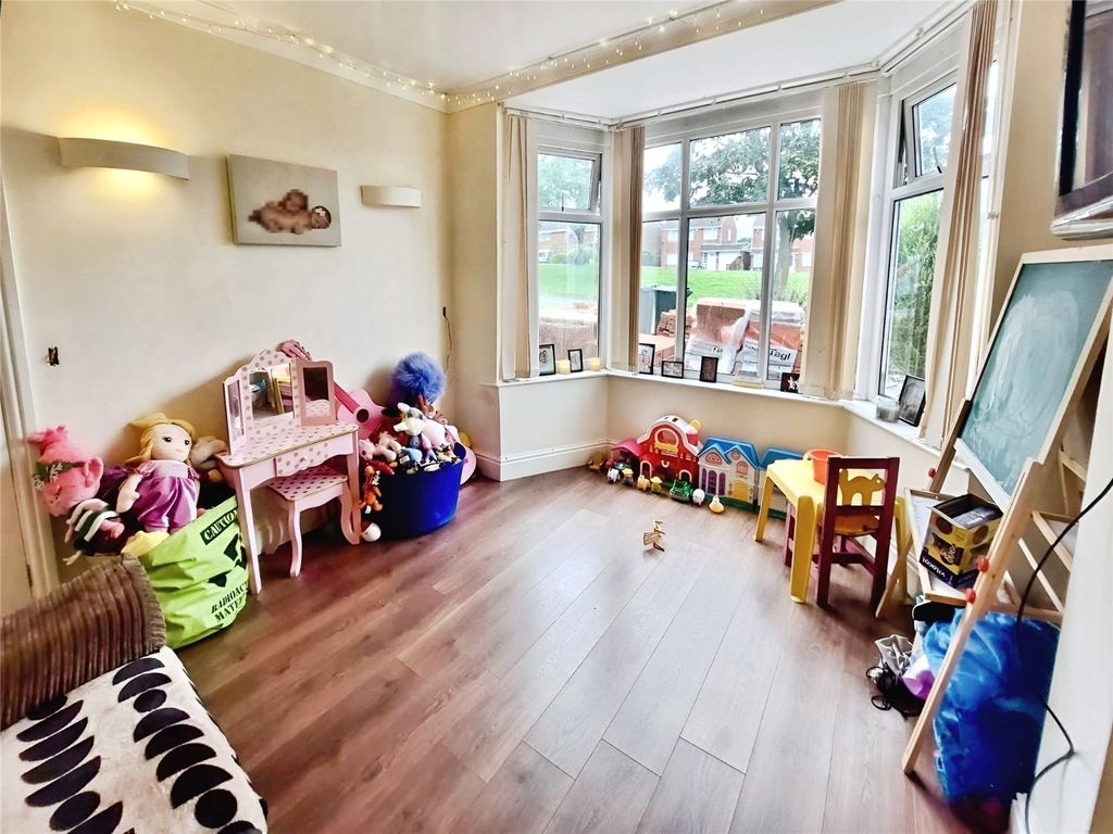Property photo 2 of 17 Picture No. 10