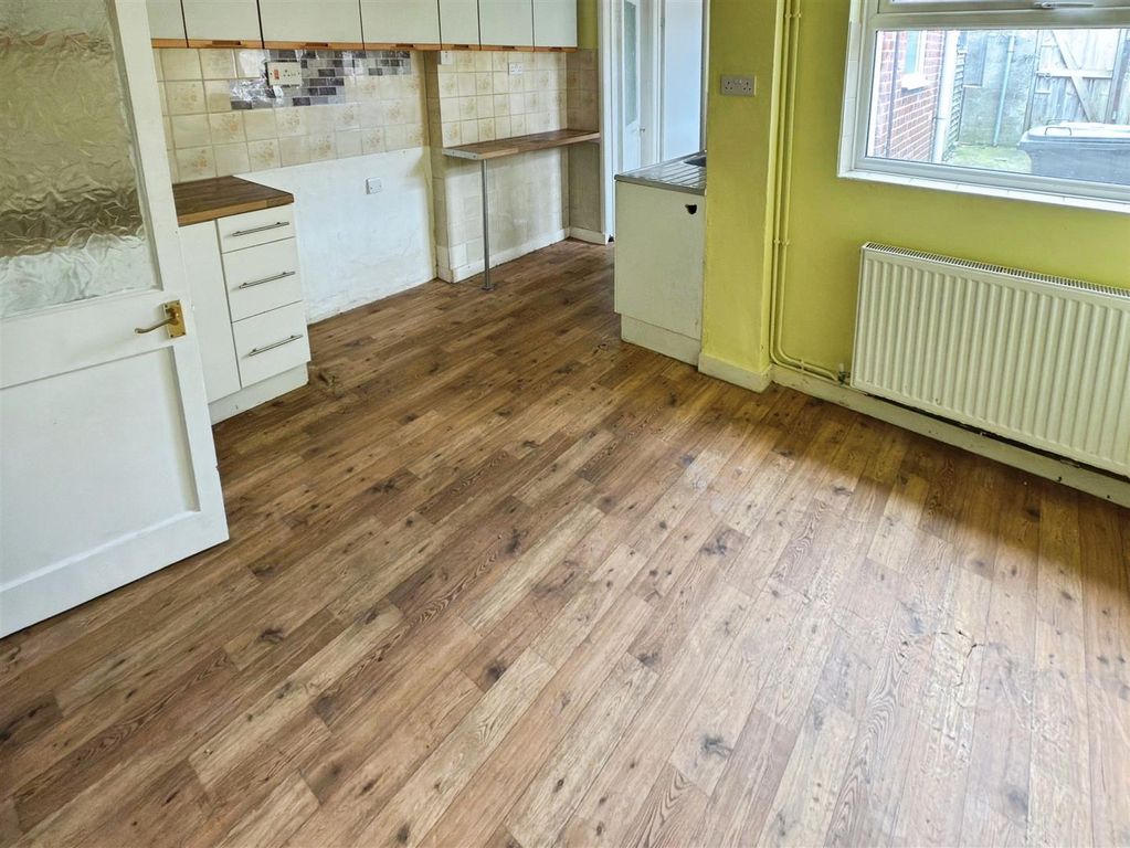 Property photo 3 of 10 Tonning St (6).Jpg