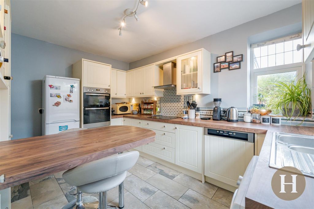 Property photo 2 of 33 Hadleigh Estate Agents-1.Jpg