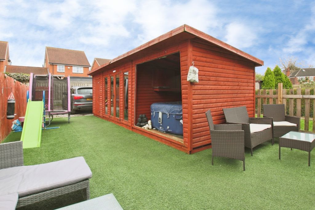 Property photo 2 of 16 4693355