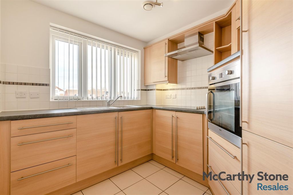 Property photo 3 of 28 8681842-Interior05.Jpg