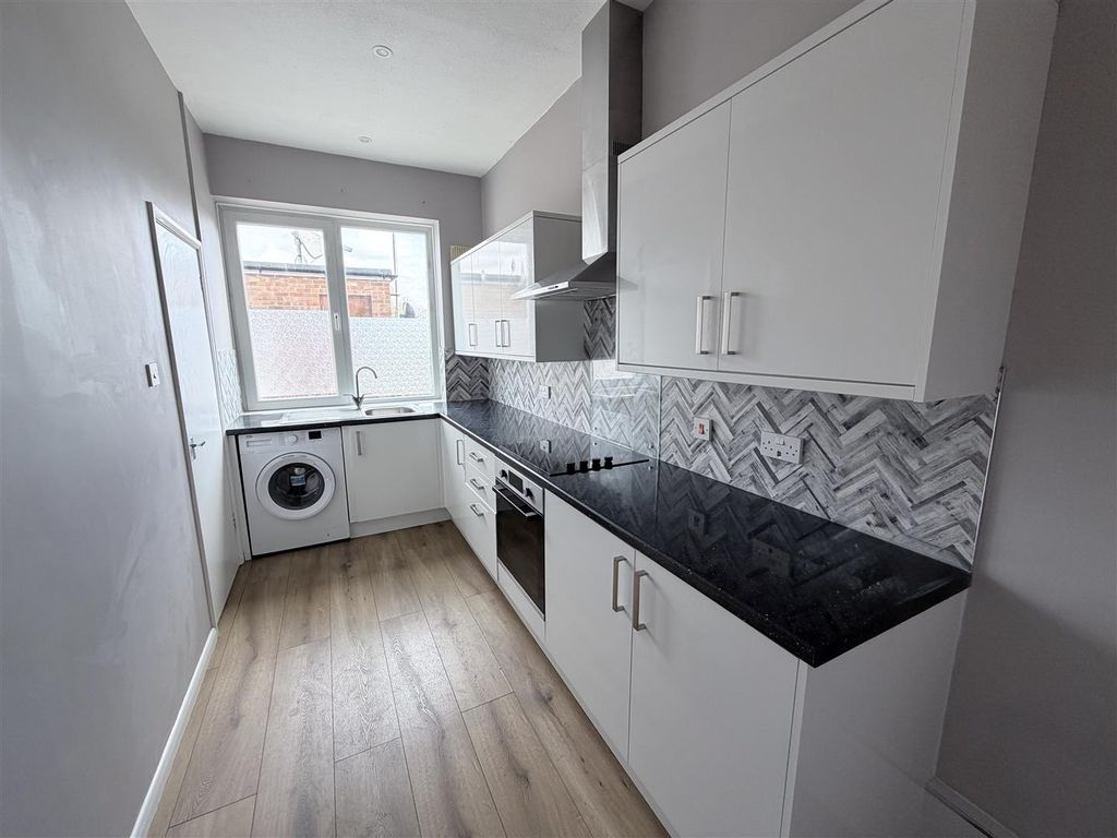 Property photo 1 of 8 Kitchen