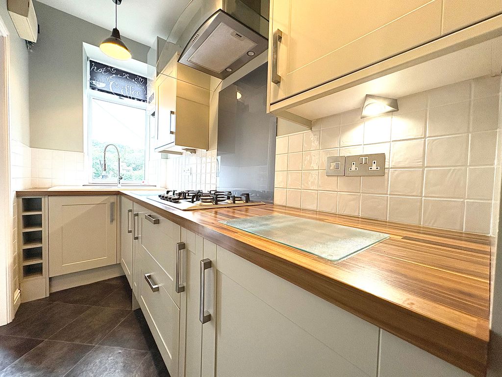 Property photo 3 of 11 Kitchen