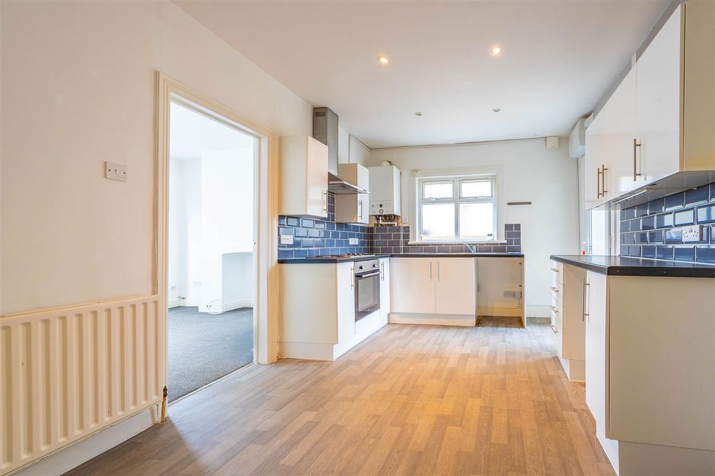 Property photo 3 of 17 Kitchen
