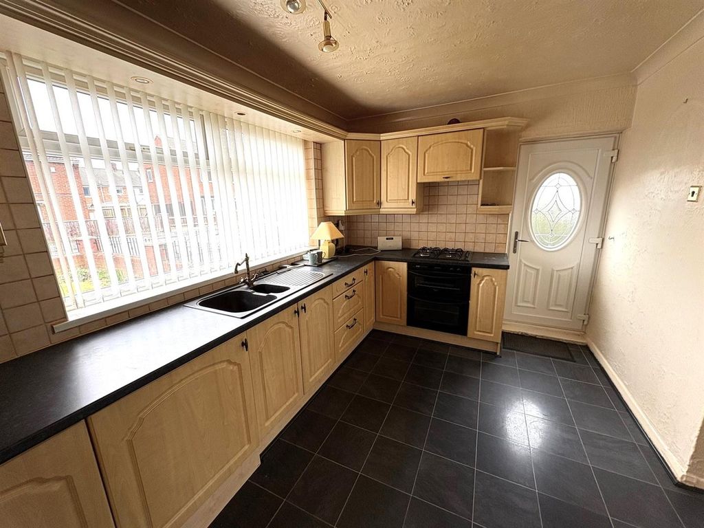 Property photo 2 of 10 Kitchen