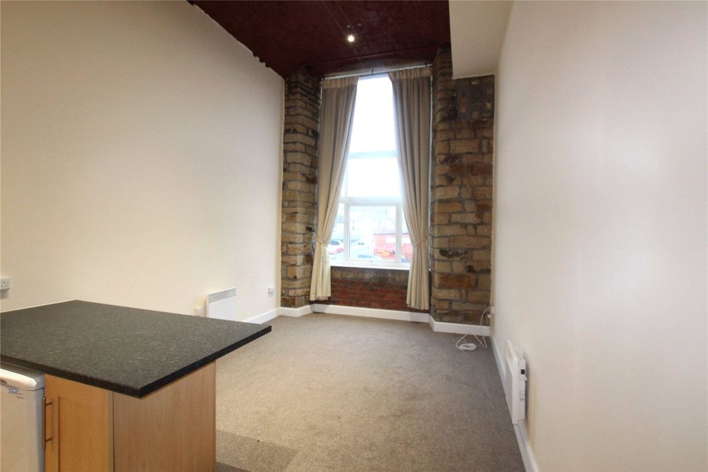 Property photo 2 of 15 Kitchen Lounge