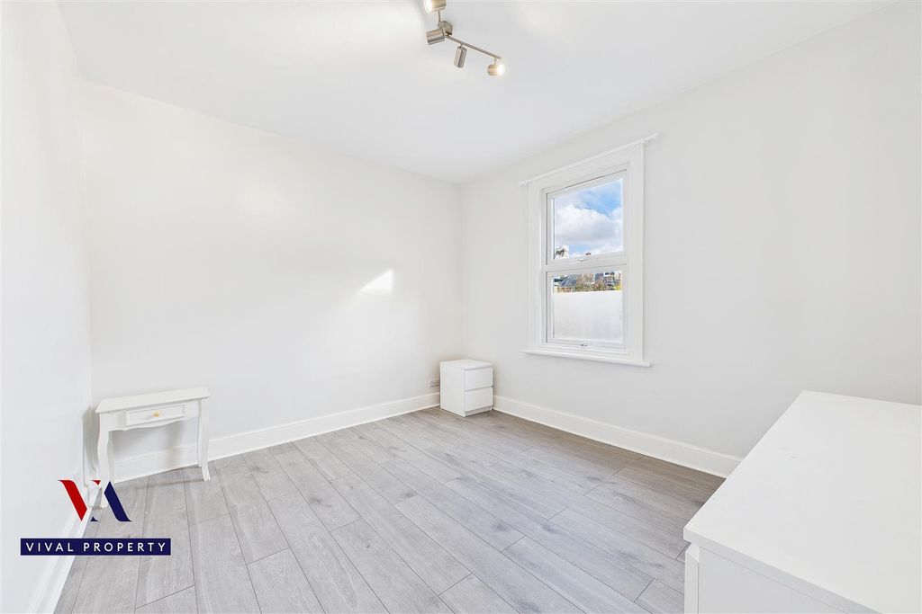 Property photo 2 of 13 Cam03118G0-Pr0238-Still009.Jpg