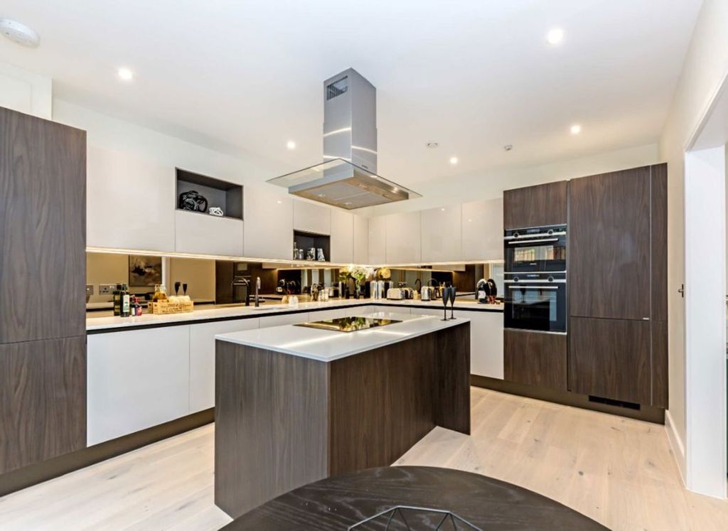 Property photo 1 of 4