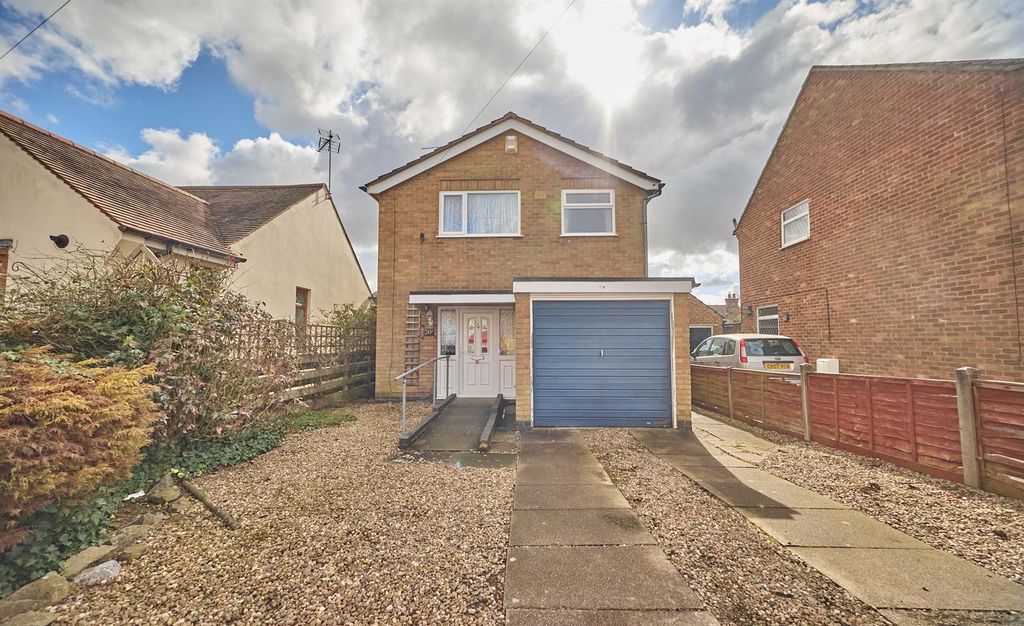 Property photo 1 of 11 Princess Road 12.Jpg