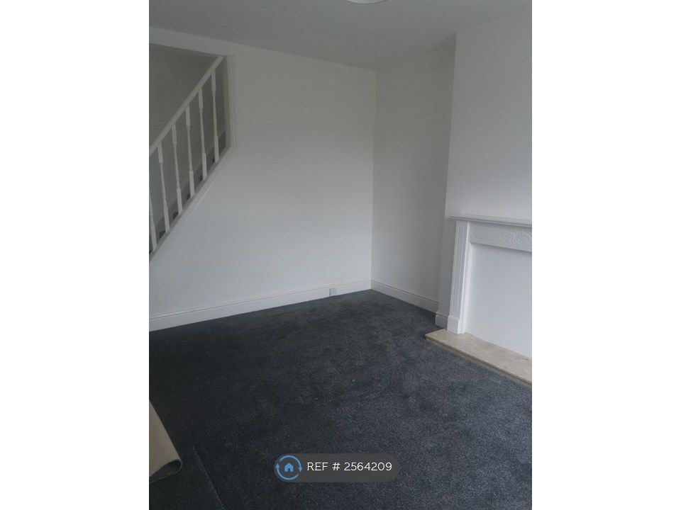 Property photo 2 of 16 Living Room