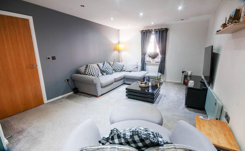 Property photo 3 of 13