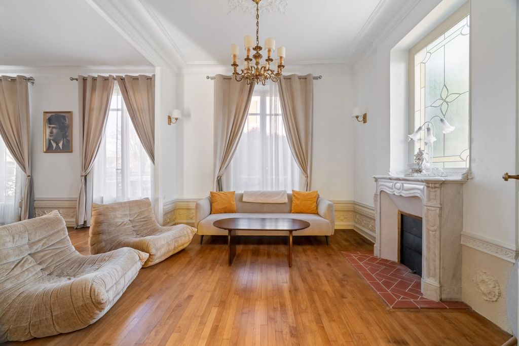 Property photo 1 of 44