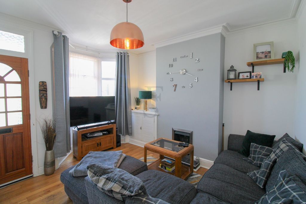 Property photo 2 of 11