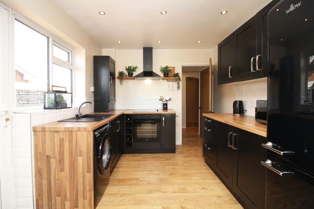 Property photo 2 of 29