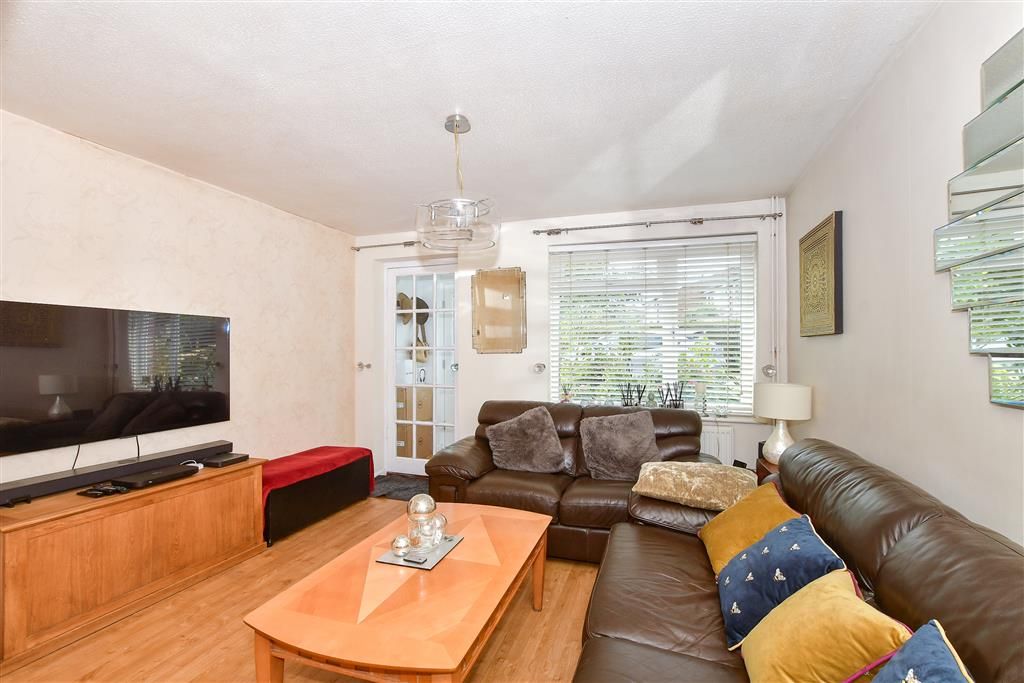 Property photo 3 of 11 Lounge
