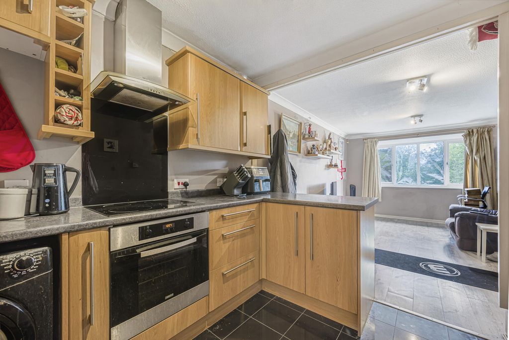 Property photo 2 of 11 Kitchen