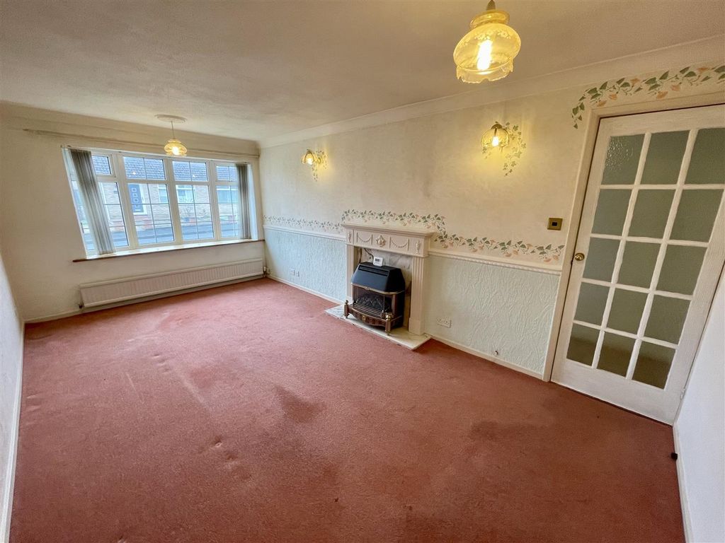 Property photo 2 of 13 Lounge