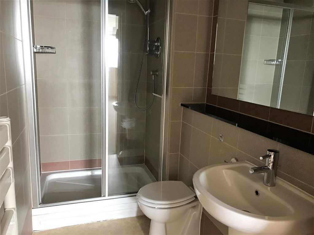 Property photo 1 of 12 Ensuite