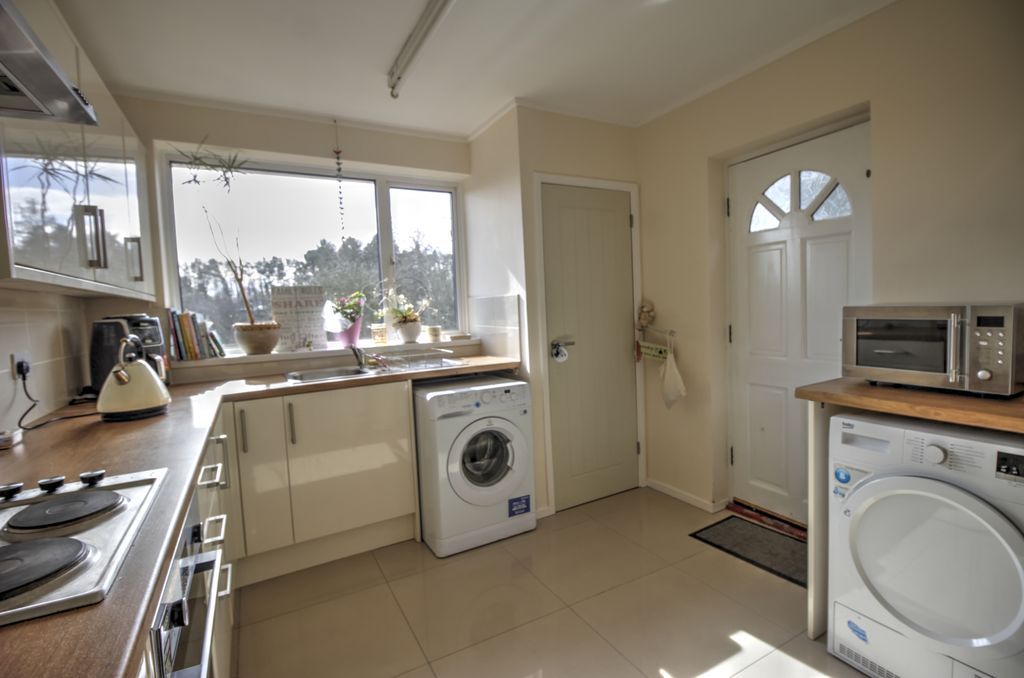 Property photo 2 of 18 Kitchen