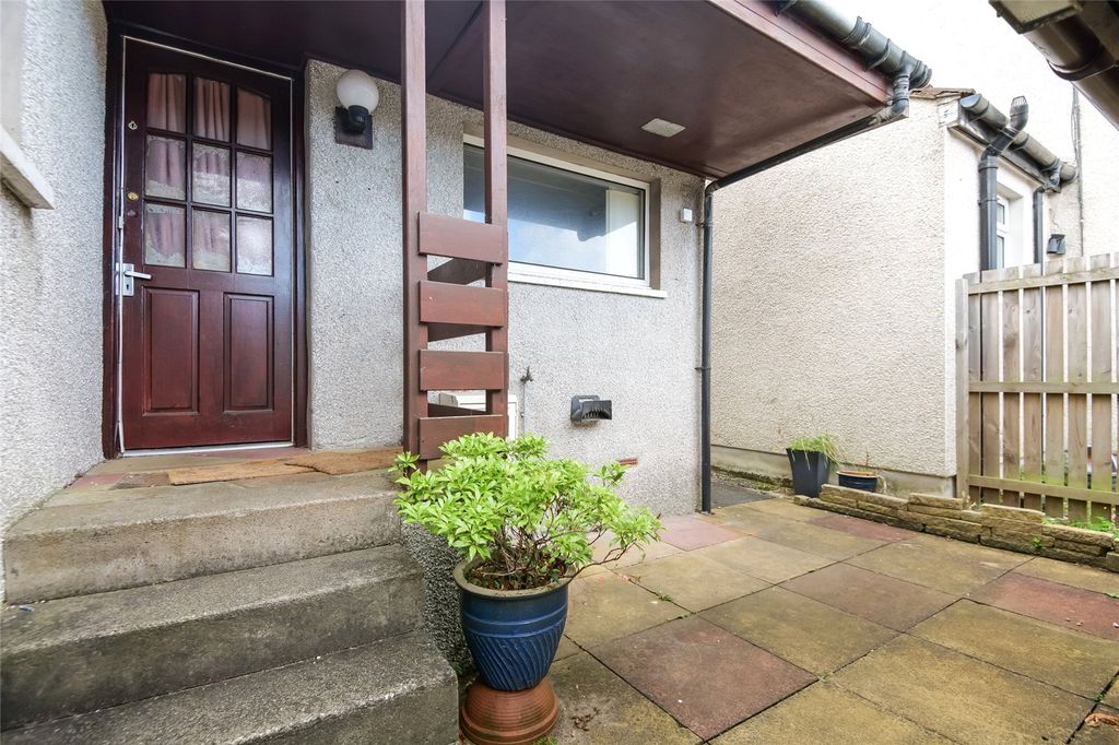 Property photo 2 of 21 External