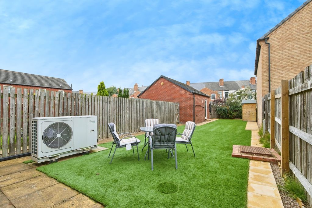 Property photo 2 of 17 Garden