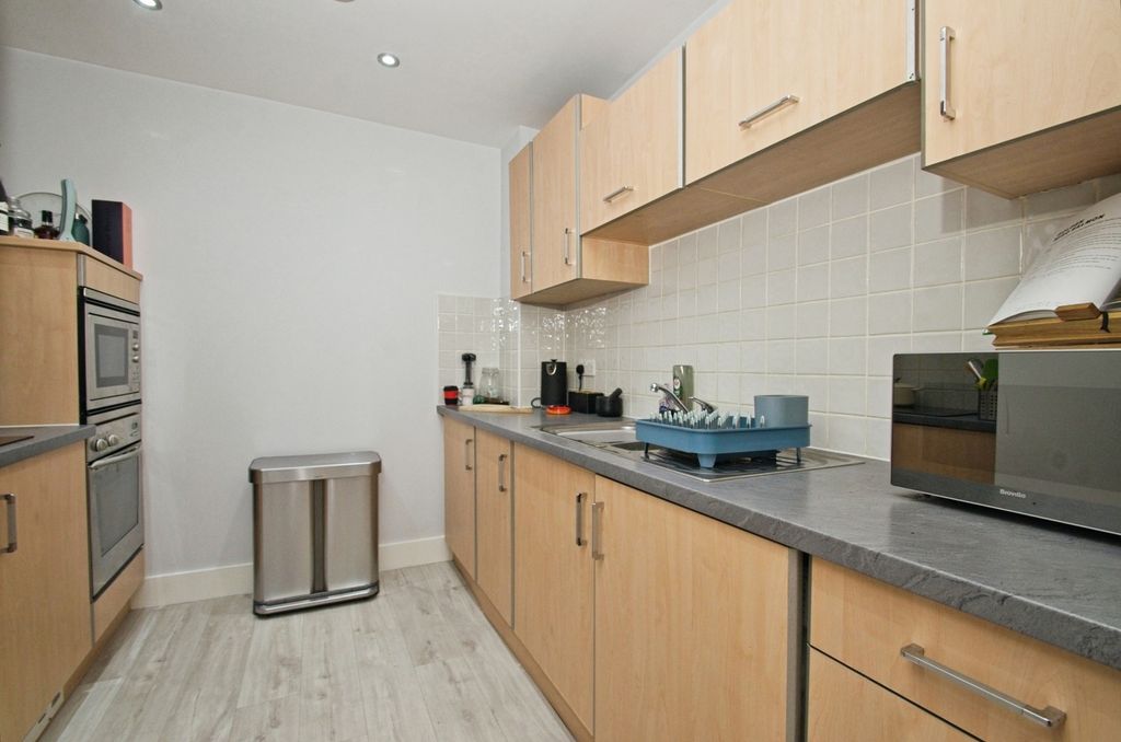 Property photo 2 of 20 Separate Kitchen