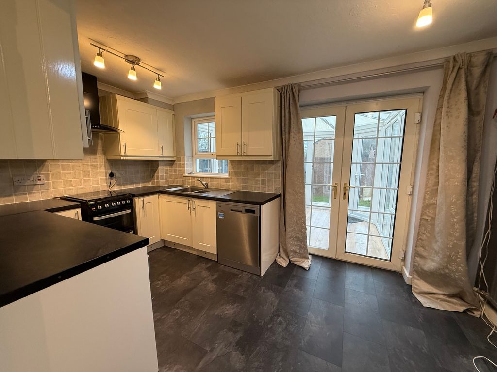 Property photo 3 of 9 Kitchen