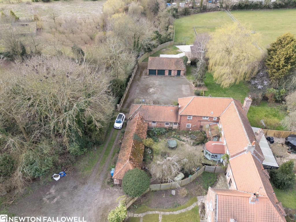 Property photo 2 of 34